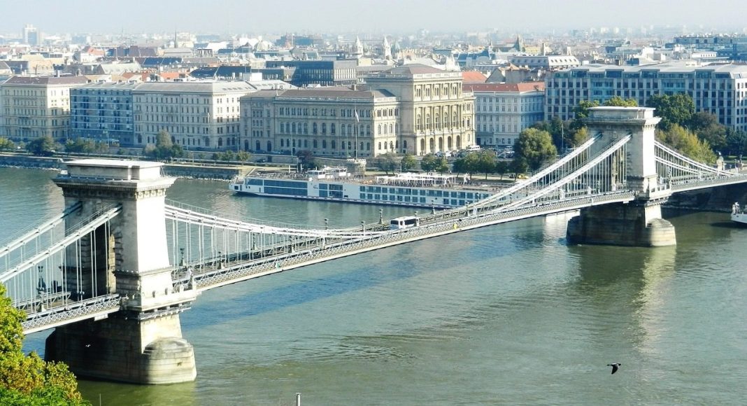puente de las cadenas en budapest