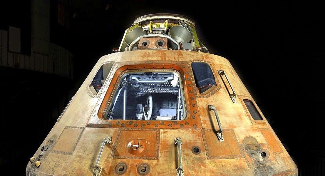 apollo 11 command capsule "columbia" (a19700102000)