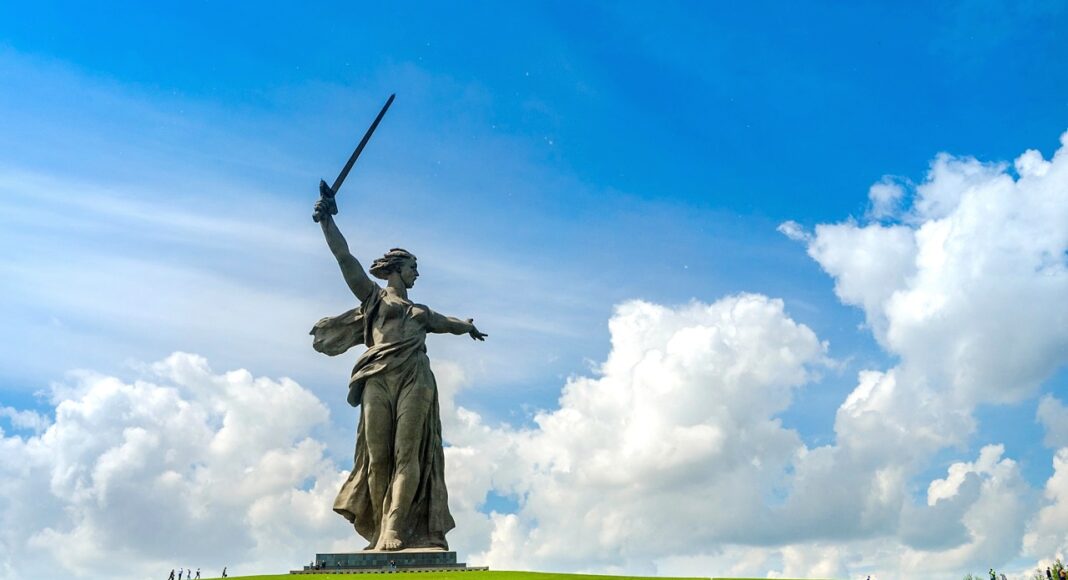 la madre patria llama. rusia