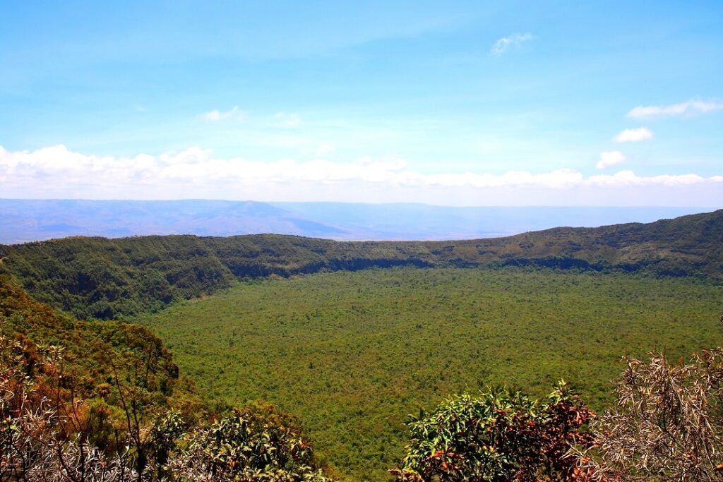 caldera del volcan longonot en el valle del rift