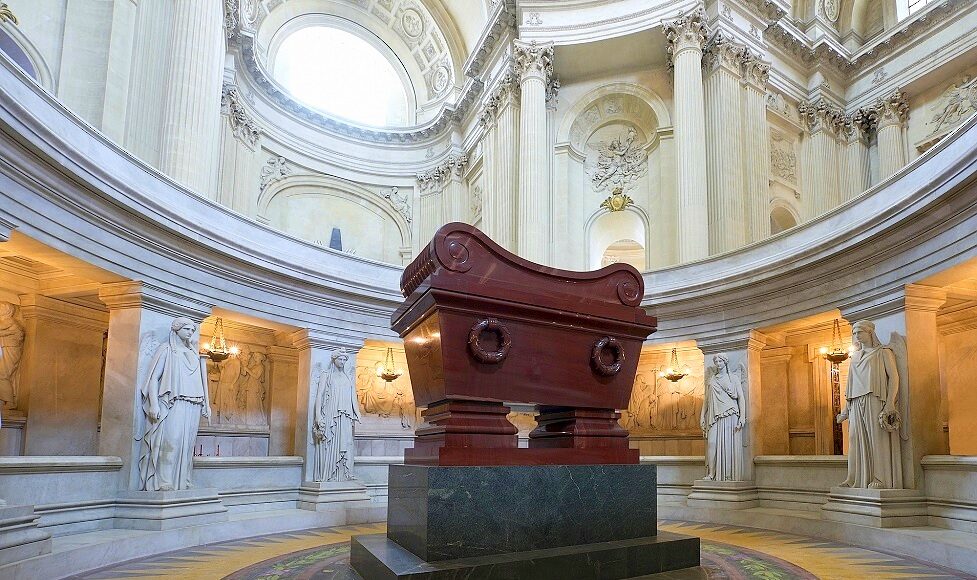 sarcofago y tumba de napoleon bonaparte en les invalides